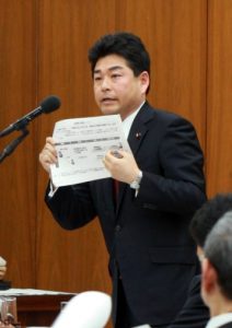 解雇の金銭解決について田村厚労大臣と論戦　