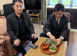 社会や政治に対し、不平不満を漏らす