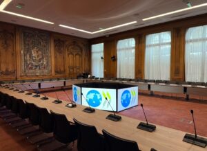 世界の経済を守る方策を議論