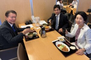 来年度予算122兆円