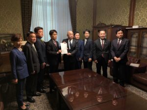 議員立法｢不動産取得実態調査法案｣を提出