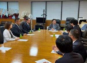 上野厚労大臣に申し入れ